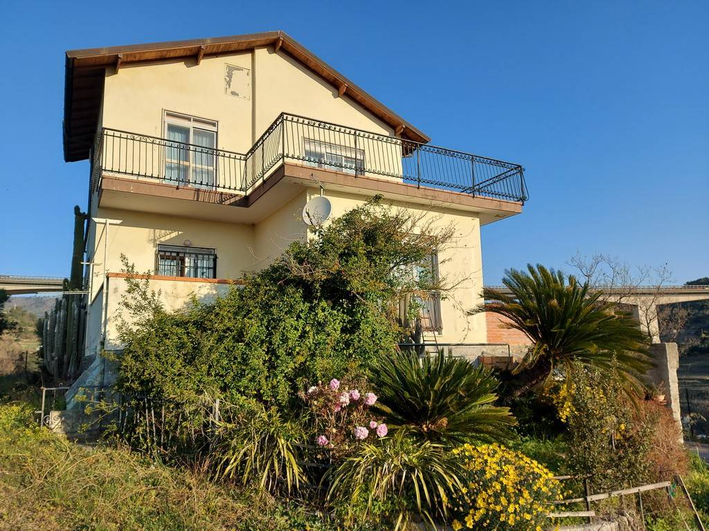 Villa in vendita a San Lorenzo al Mare via Molino, 41