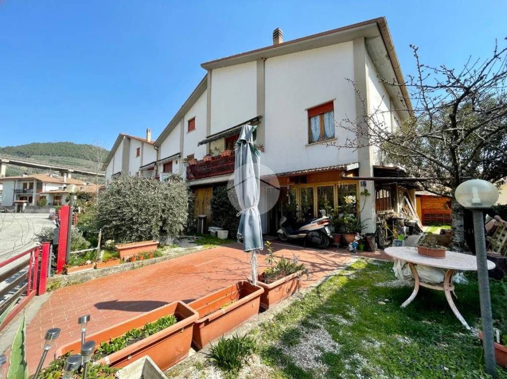 Villa a Schiera in vendita a Terni via del Torrente, 27