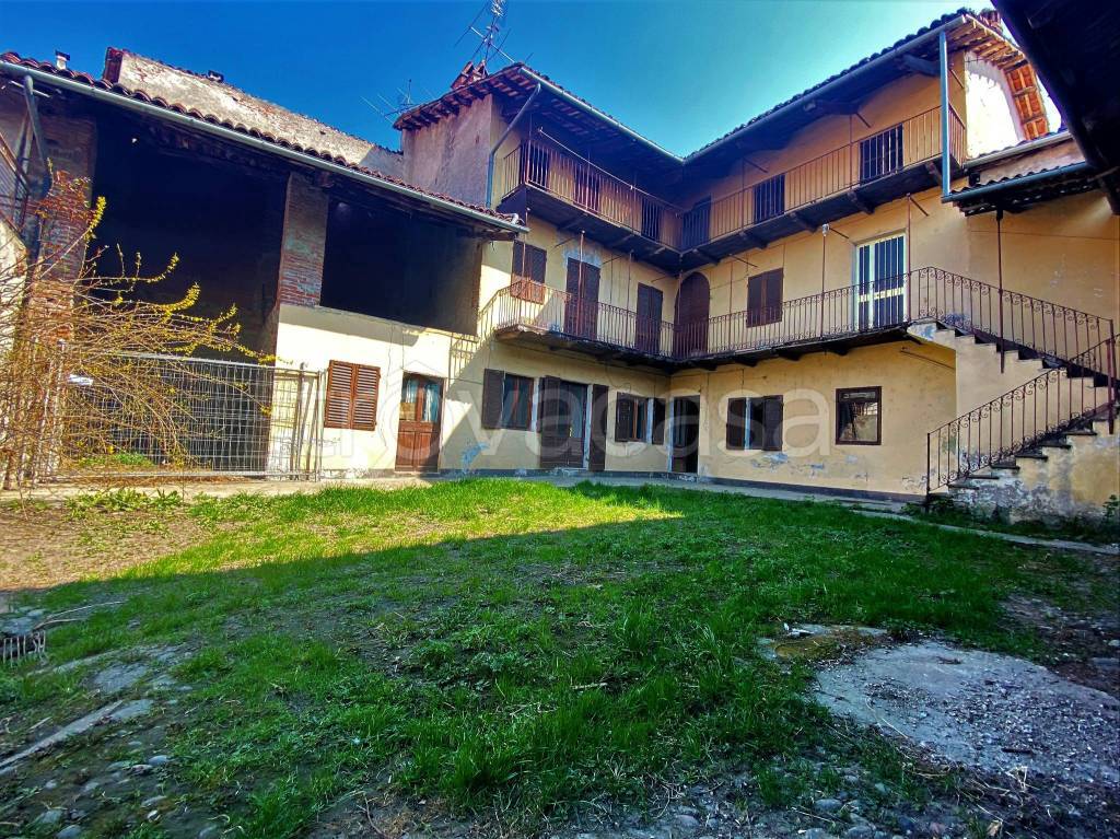 Casa Indipendente in vendita ad Albiano d'Ivrea via Roma, 23
