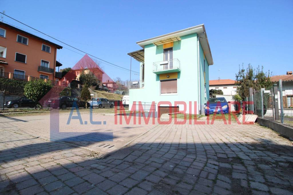 Villa Bifamiliare in vendita a Vergiate via Corgeno, 36