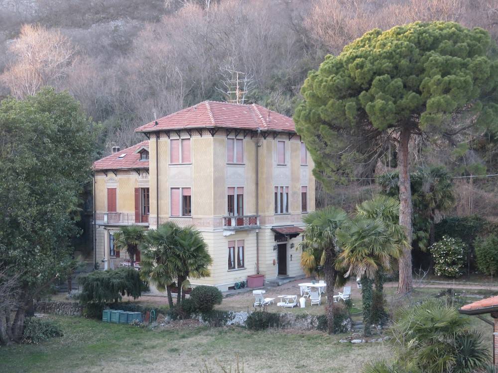 Villa in vendita a Laveno-Mombello