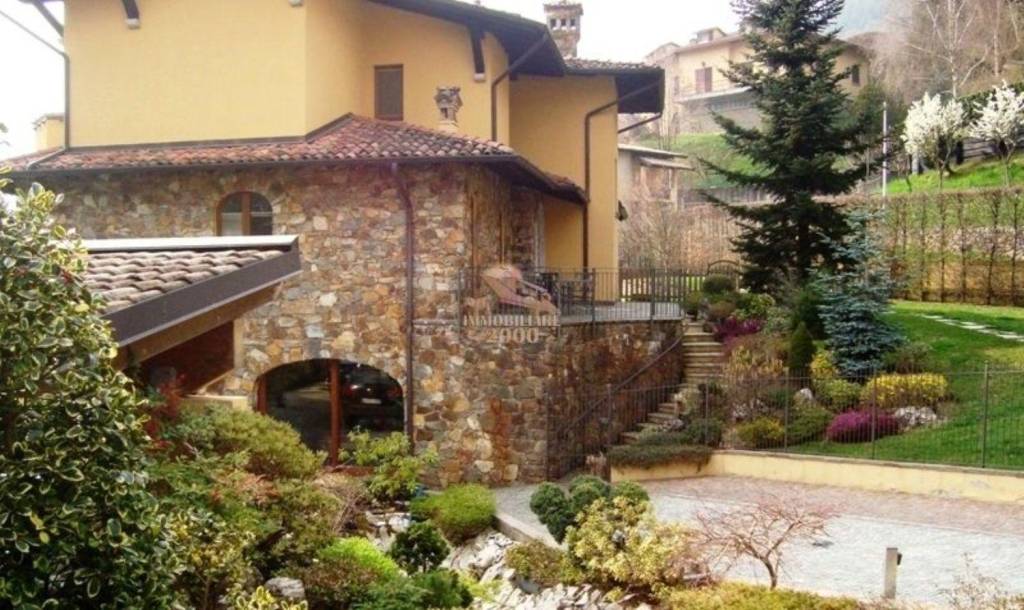 Villa in vendita a Gandino