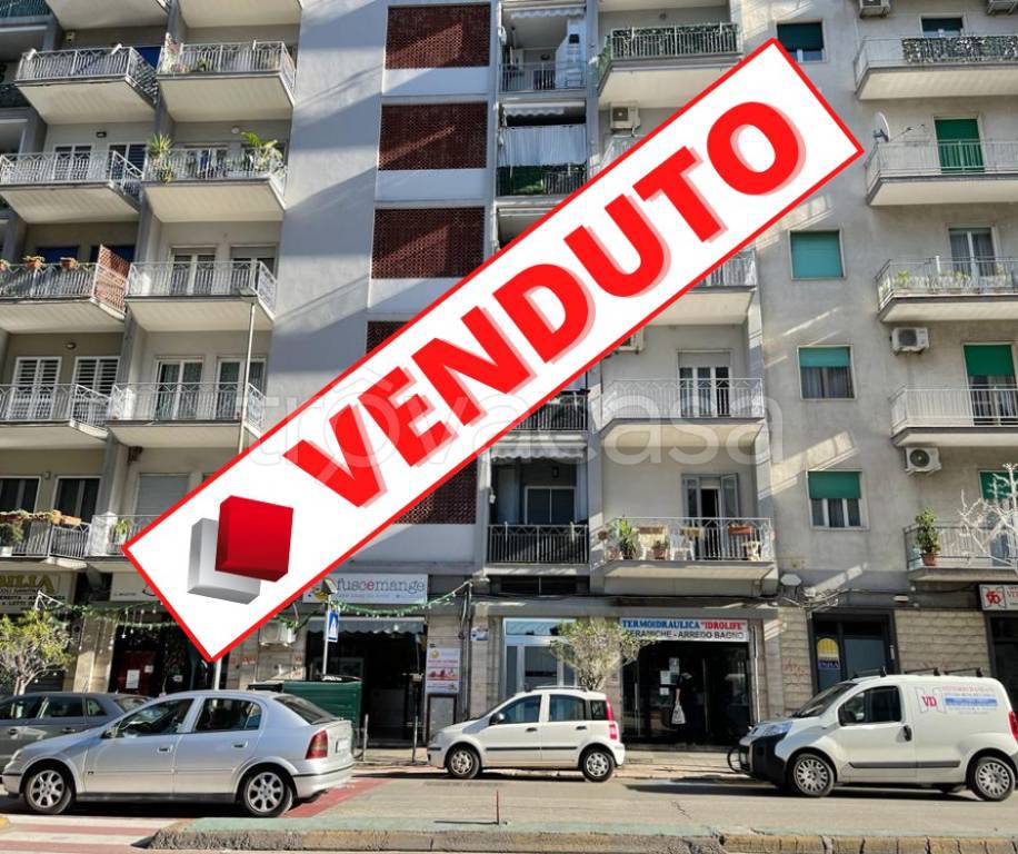 Appartamento in vendita a Bari via brigata bari