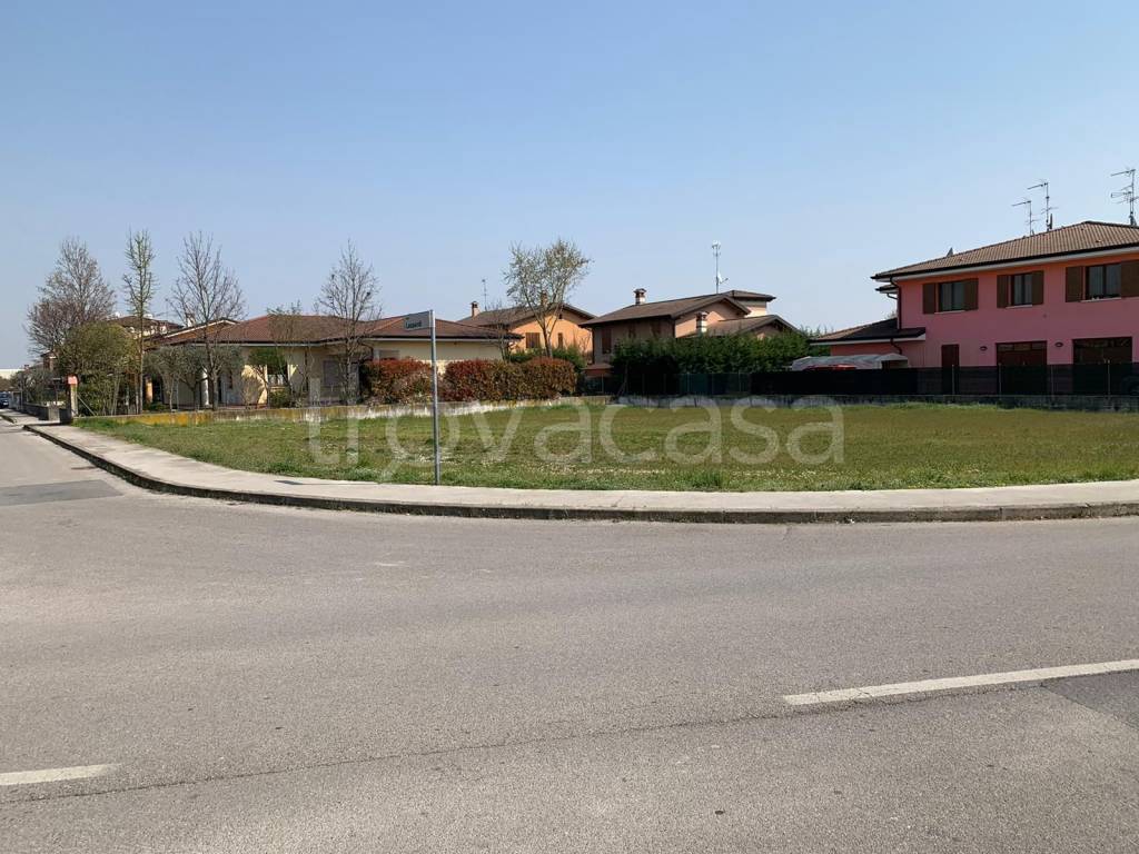 Terreno Residenziale in vendita a Gazoldo degli Ippoliti via Portico Rosso