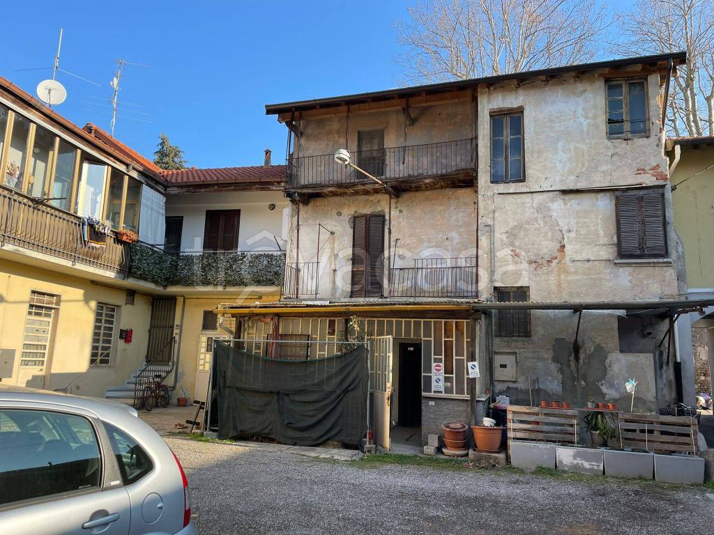 Rustico in vendita a Locate Varesino via Sant'Antonio