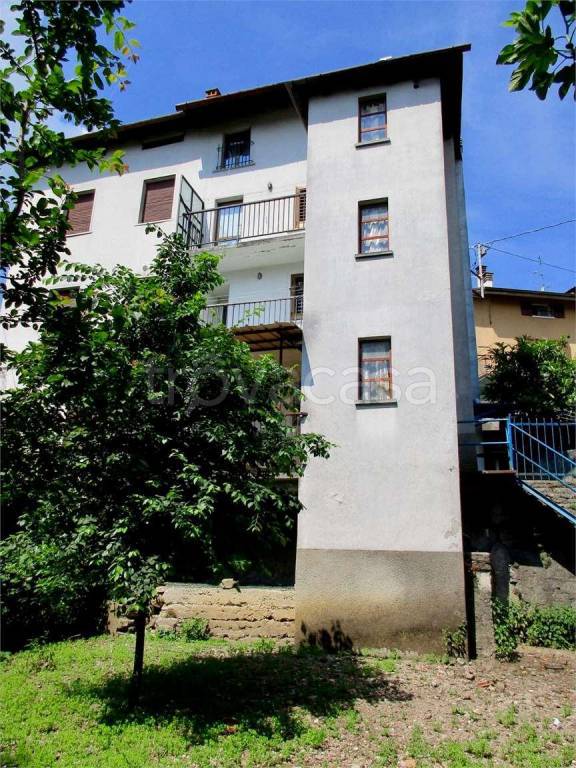 Casa Indipendente in vendita a Sant'Omobono Terme via Cacontaglio