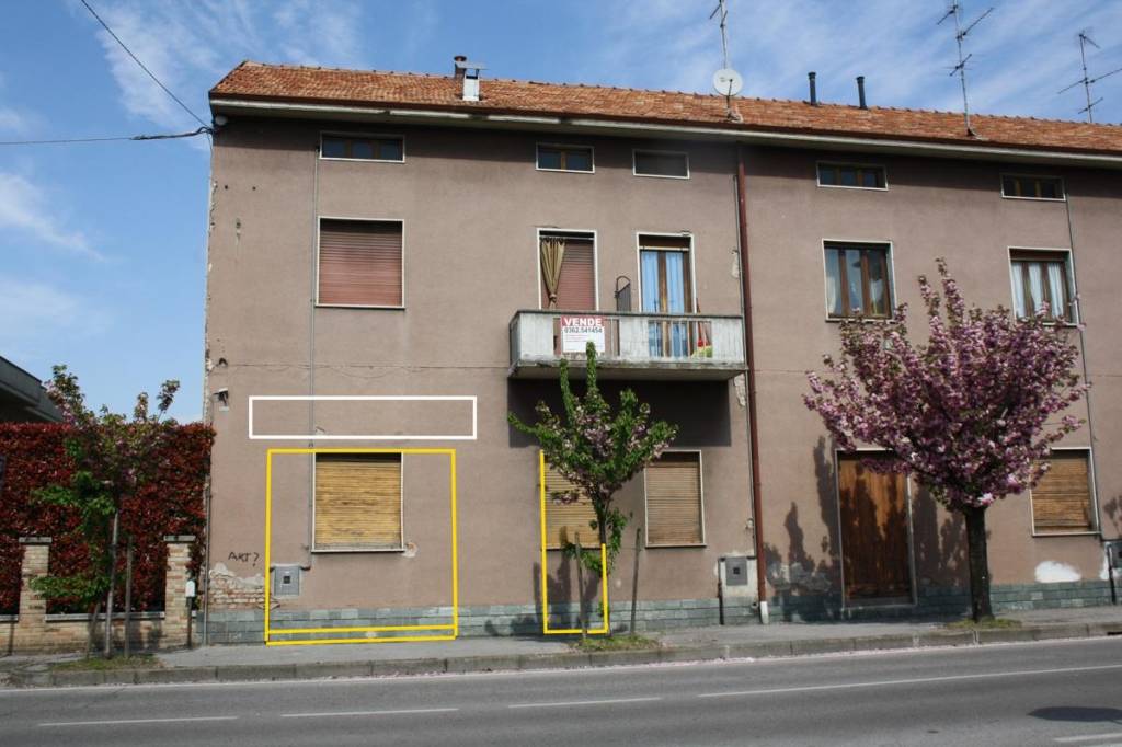 Negozio in vendita a Cesano Maderno via Garibaldi, 39