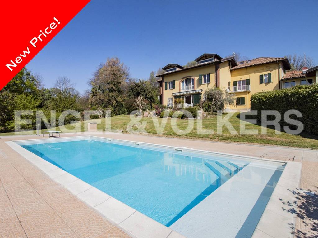 Villa in vendita a Varese via Pier Fortunato Calvi
