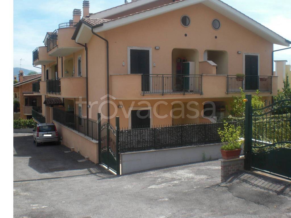 Garage in vendita a Mentana via Santa Croce, 10