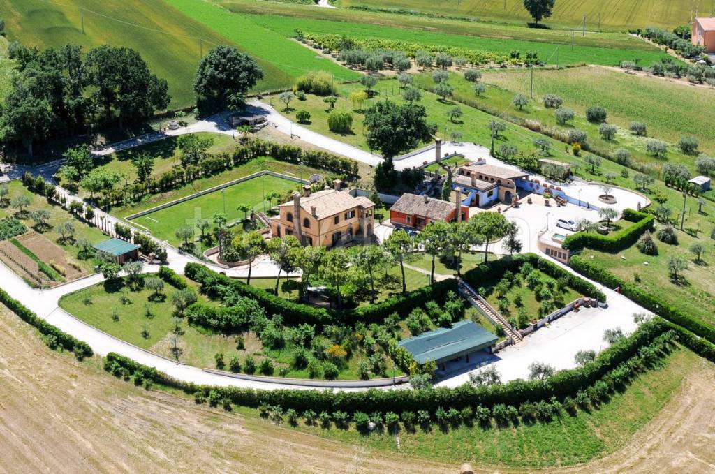 Villa in vendita a Potenza Picena via Marconi, 1
