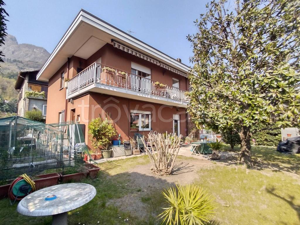 Appartamento in vendita a Valmadrera via Giuseppe Bovara
