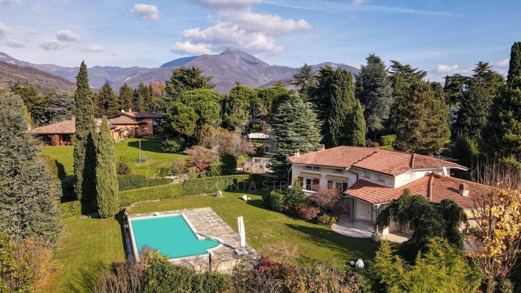 Villa in vendita a Credaro via Castelmontecchio 9