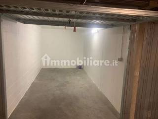 Garage in affitto a milano via fra' cristoforo, 4