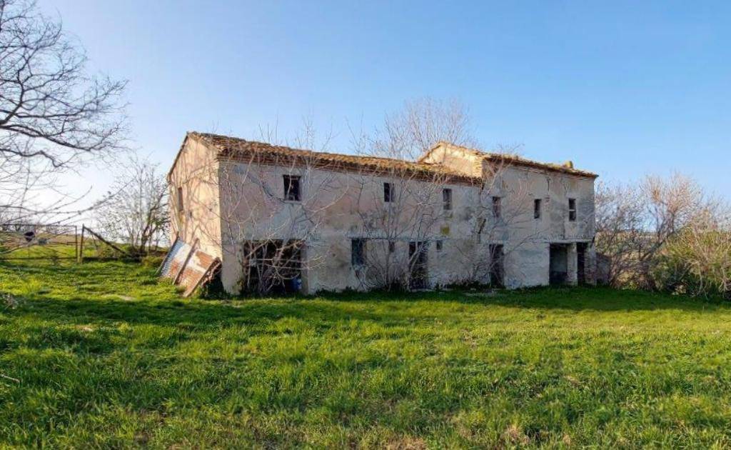 Casale in vendita a Montemarciano via Gualdo, 5