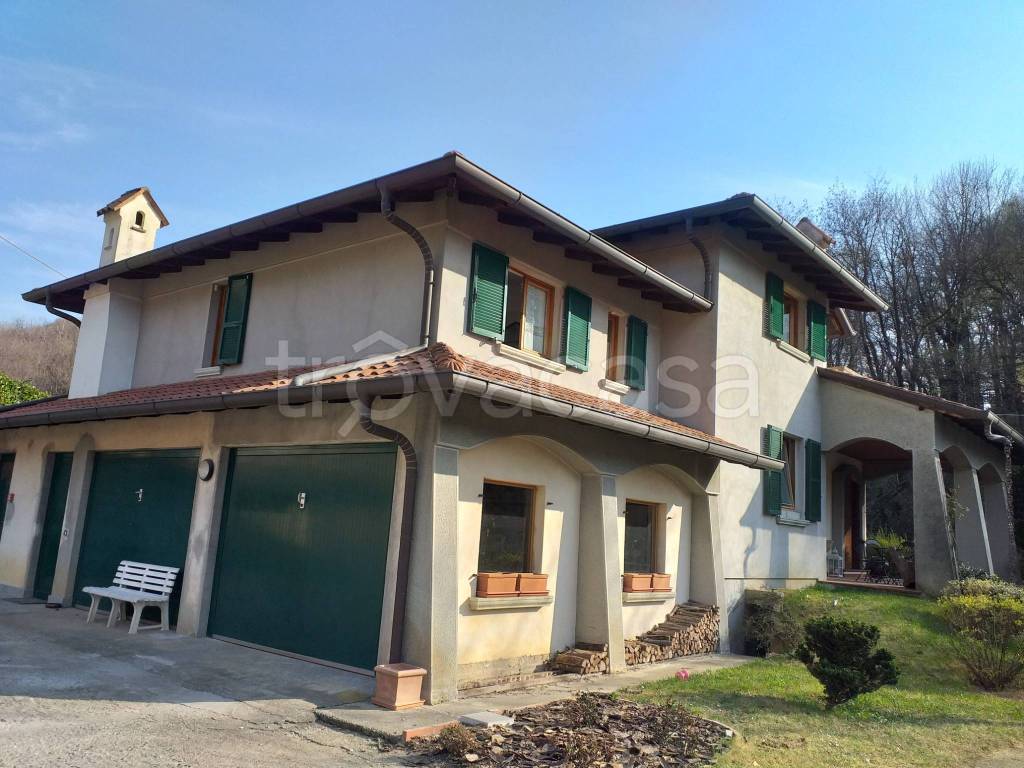Villa in vendita ad Almenno San Salvatore via Clanezzo, 9
