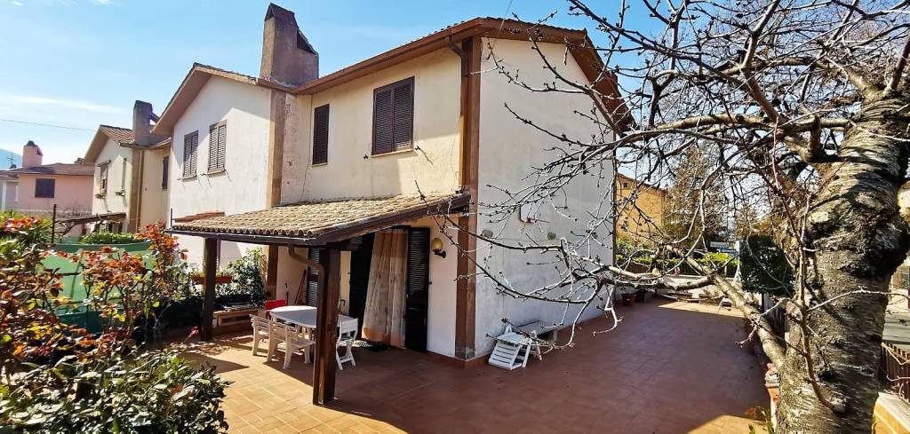 Villa a Schiera in vendita a Poggio Moiano via San Martino