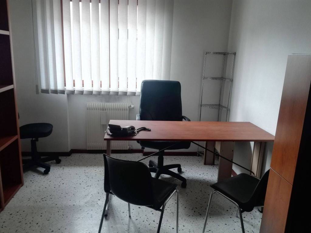 Ufficio in in affitto da privato a Vicenza viale Ortigara, 73