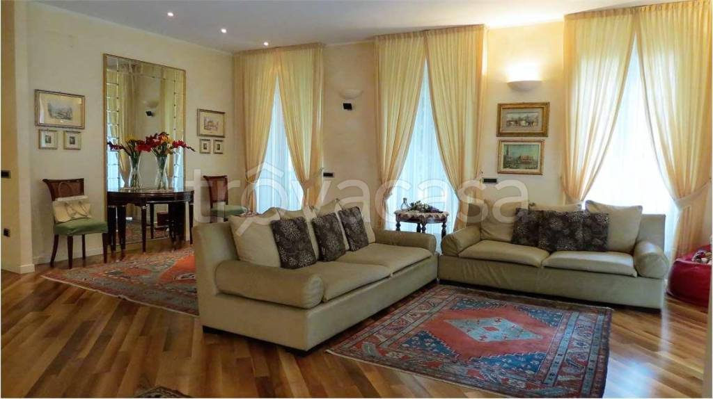 Villa in vendita a Como via Belvedere , 61