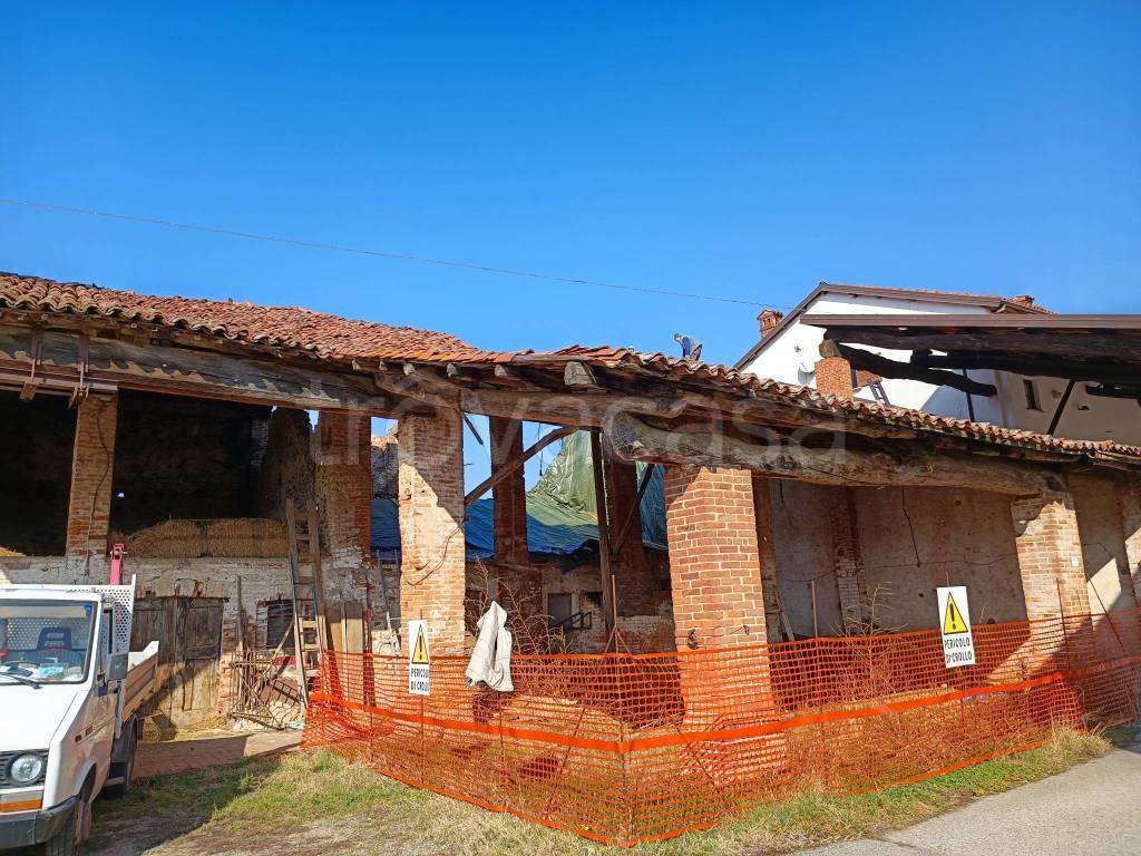 Casa Indipendente in vendita a Mondovì via Vecchia di Cuneo