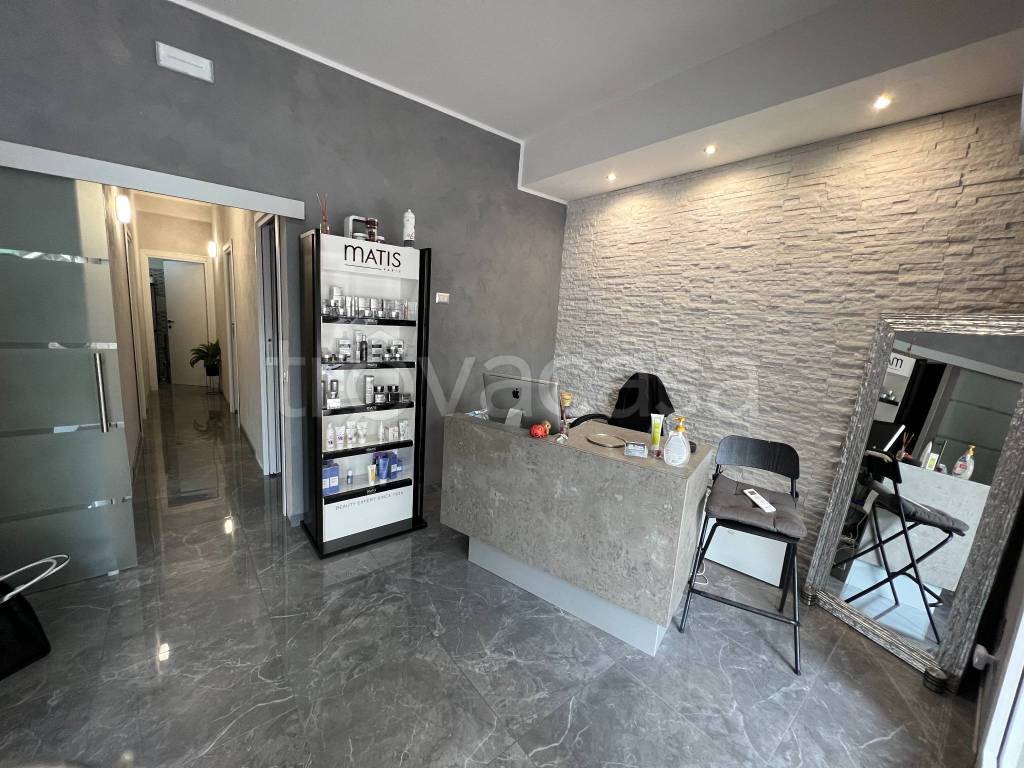 Centro Estetico/Solarium/Benessere in in vendita da privato a Ladispoli viale Italia, 33