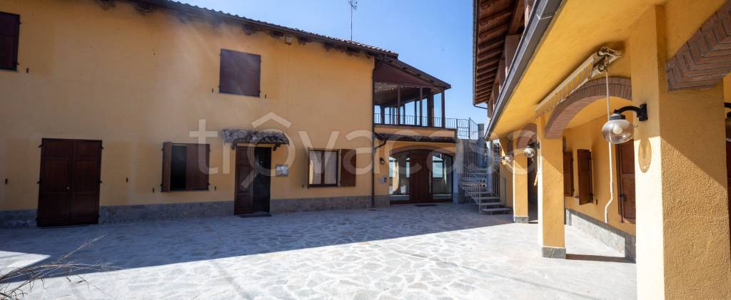 Casale in vendita a Diano d'Alba via Moglia Gerlotto