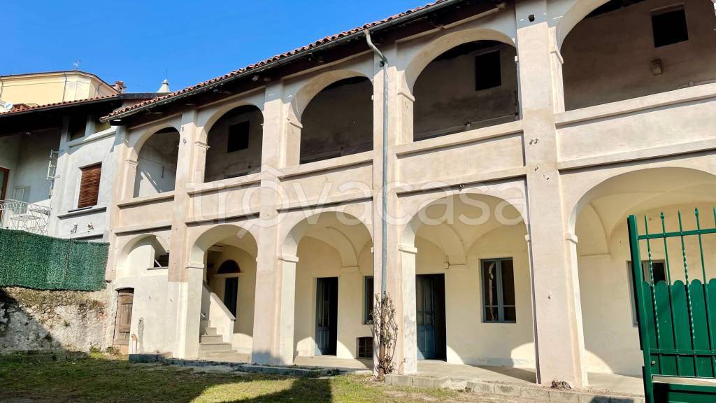 Casale in vendita a Romano Canavese via Santa Teresina, 9