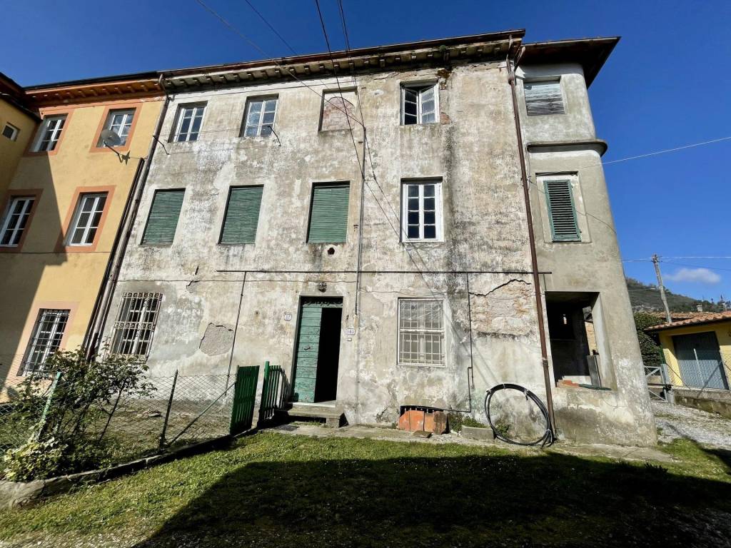 Appartamento in vendita a Lucca via del Borgo