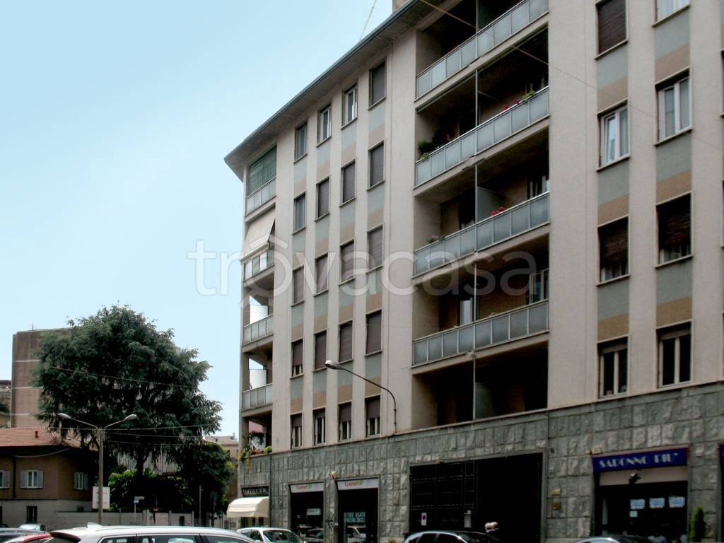 Appartamento in vendita a Saronno via Giacomo Leopardi