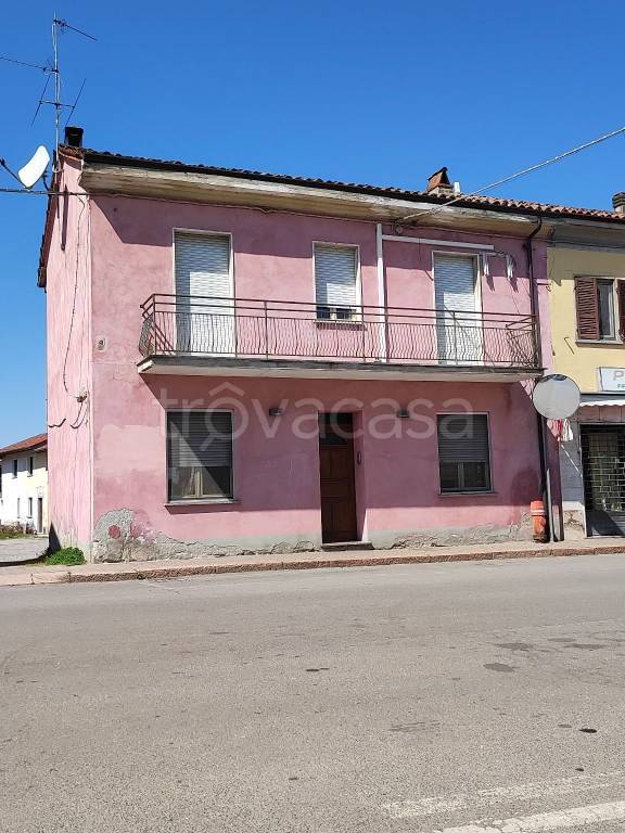 Appartamento in in vendita da privato a Pieve Porto Morone piazza San Vittore, 22