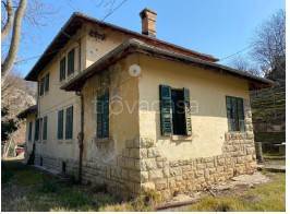Villa in vendita ad Acquasanta Terme frazione Centrale