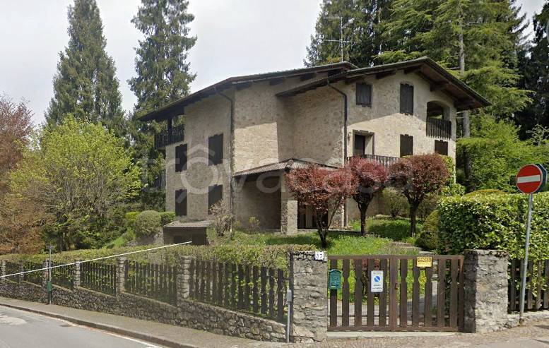 Villa Bifamiliare in in vendita da privato a Selvino viale Passeggio, 37