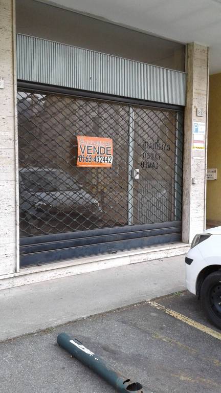 Negozio in vendita a Borgosesia via Nicolao Sottile, 57