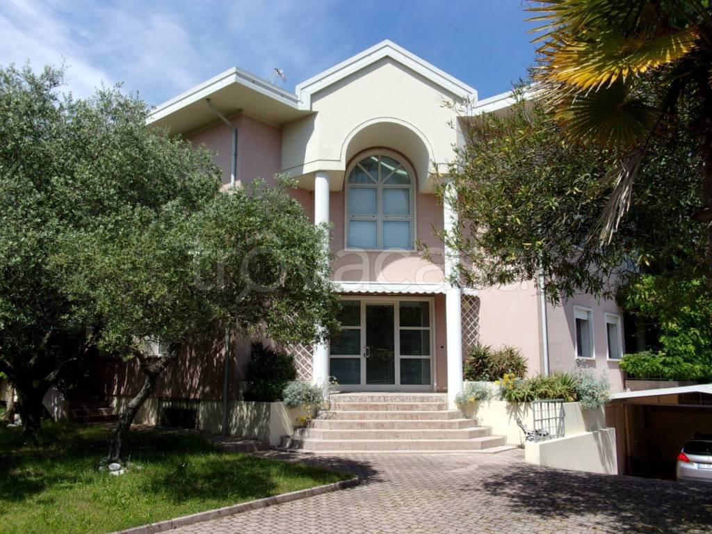 Villa in vendita a Lignano Sabbiadoro via Annia, 38C