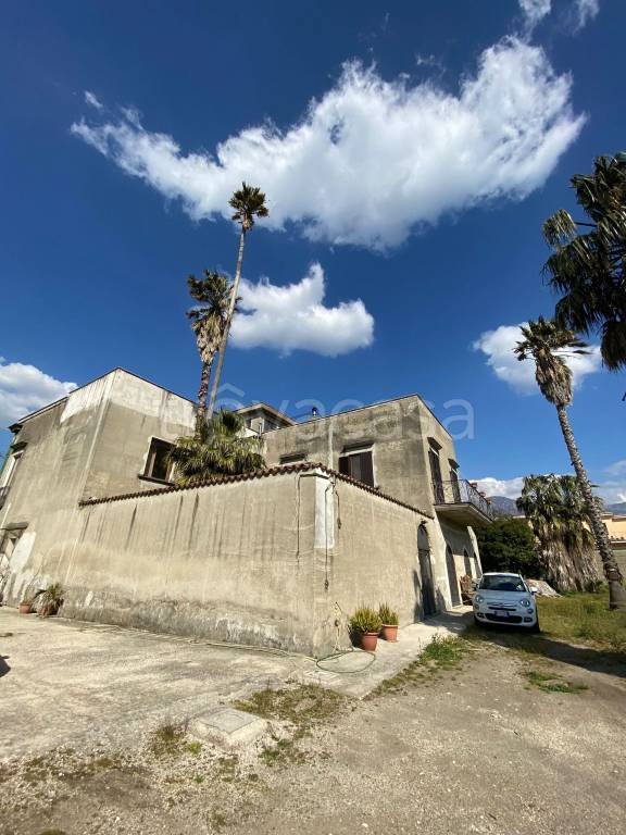 Villa Bifamiliare in vendita a Sperone corso Umberto I, 107