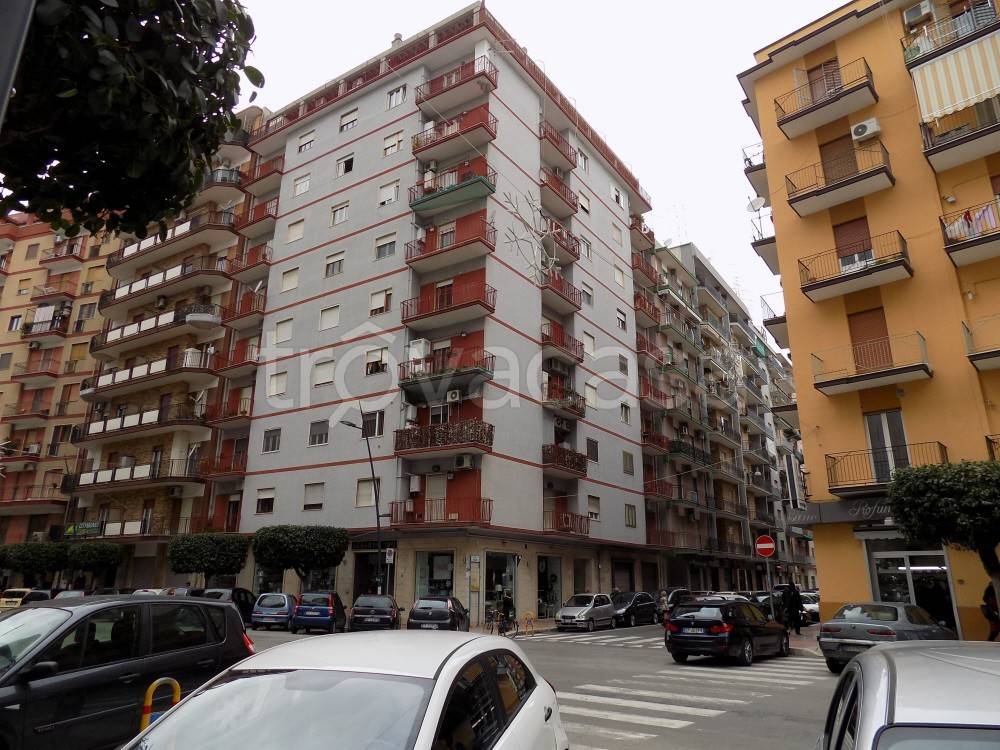 Appartamento in vendita a Taranto via Molise, 16