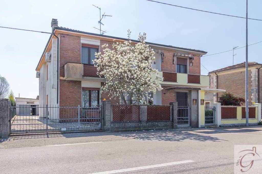 Villa Bifamiliare in vendita a Poggio Renatico via Scorsuro, 33