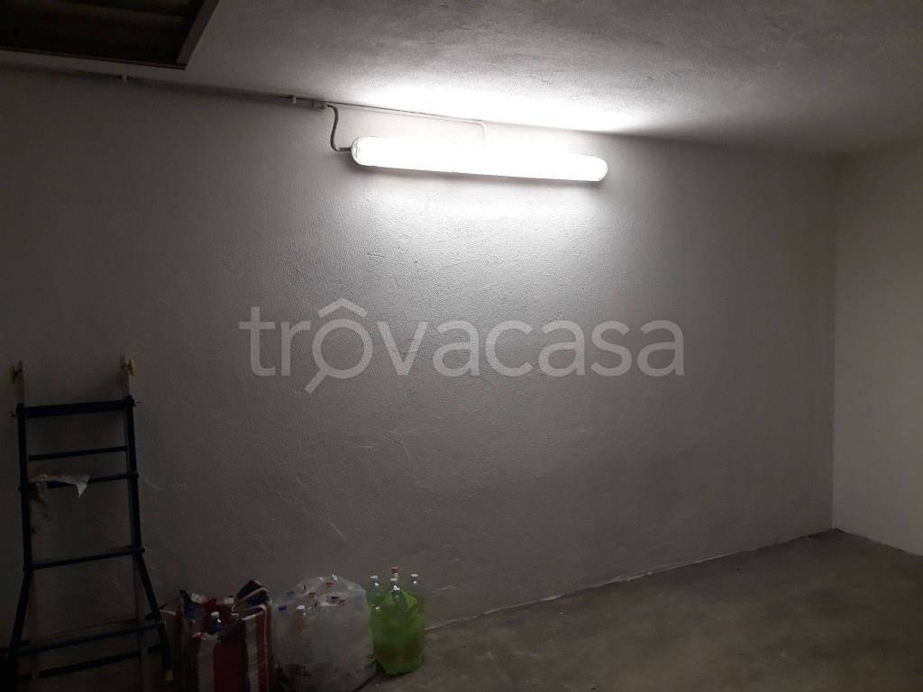 Garage in vendita ad Alba corso Canale, 51