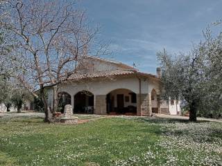 Villa in in vendita da privato a caprarola via felice antonio tossini, 59