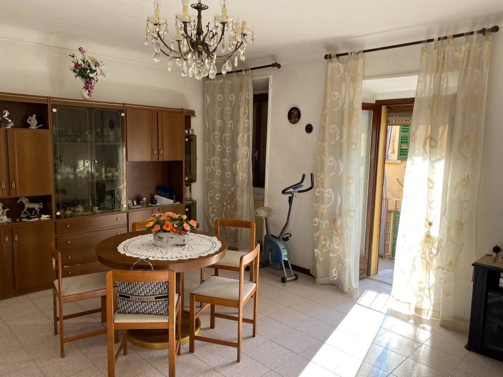 Appartamento in vendita a Bisuschio via Alessandro Volta, 2