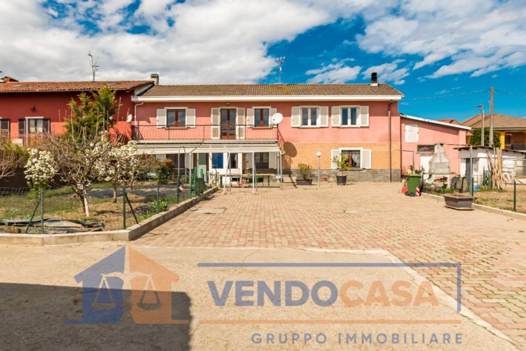 Villa in vendita a Racconigi nucleo Oia, 18