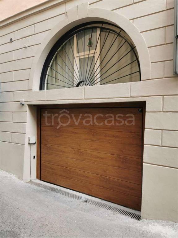 Garage in affitto a Reggio nell'Emilia via San Domenico, 7