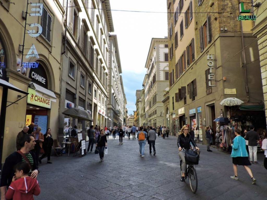 Negozio in vendita a Firenze via del Corso