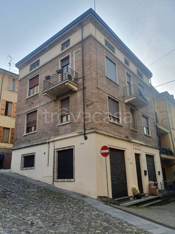 Intero Stabile in vendita a Fornovo di Taro via Vittorio Bottego, 6