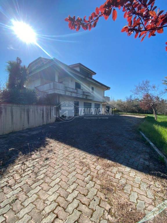 Villa in vendita a Sant'Egidio alla Vibrata via Giuseppe Verdi 81