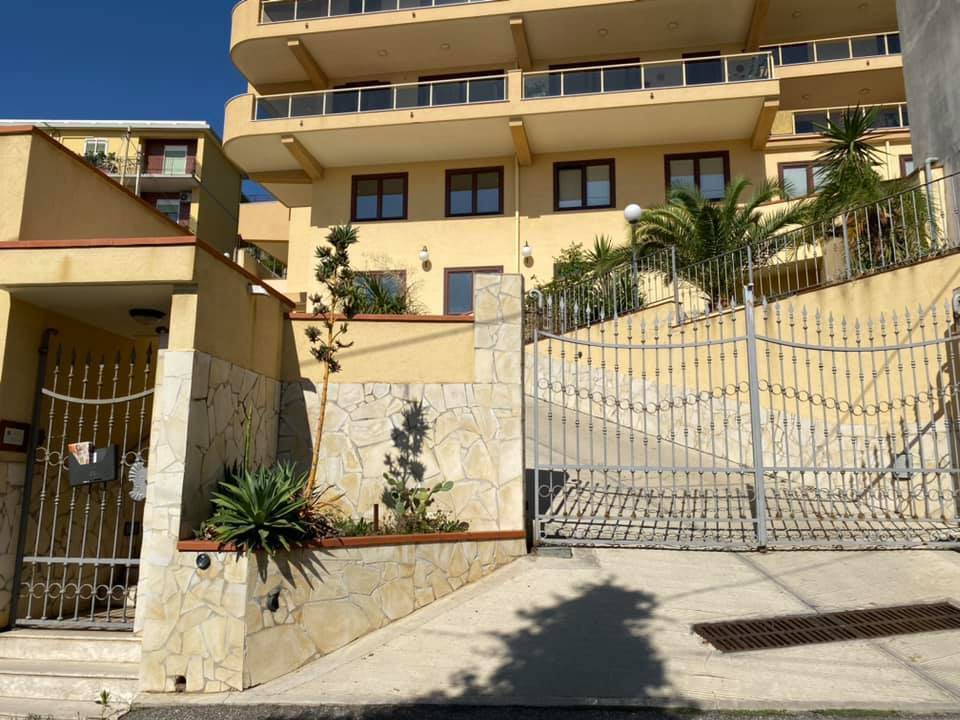Magazzino in affitto a Messina via Consolare Pompea