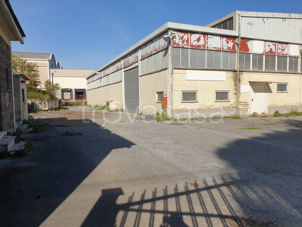 Capannone Industriale in vendita a Pomezia strada Regionale Pontina
