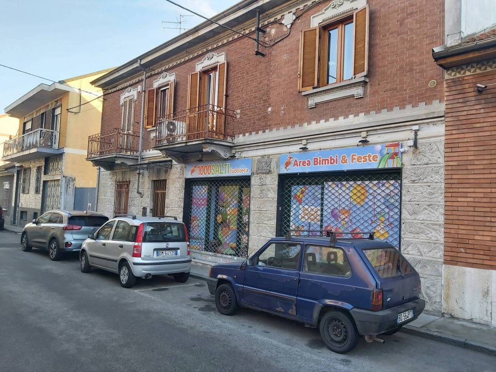 Negozio in vendita a Nichelino via Giacomo Puccini, 12