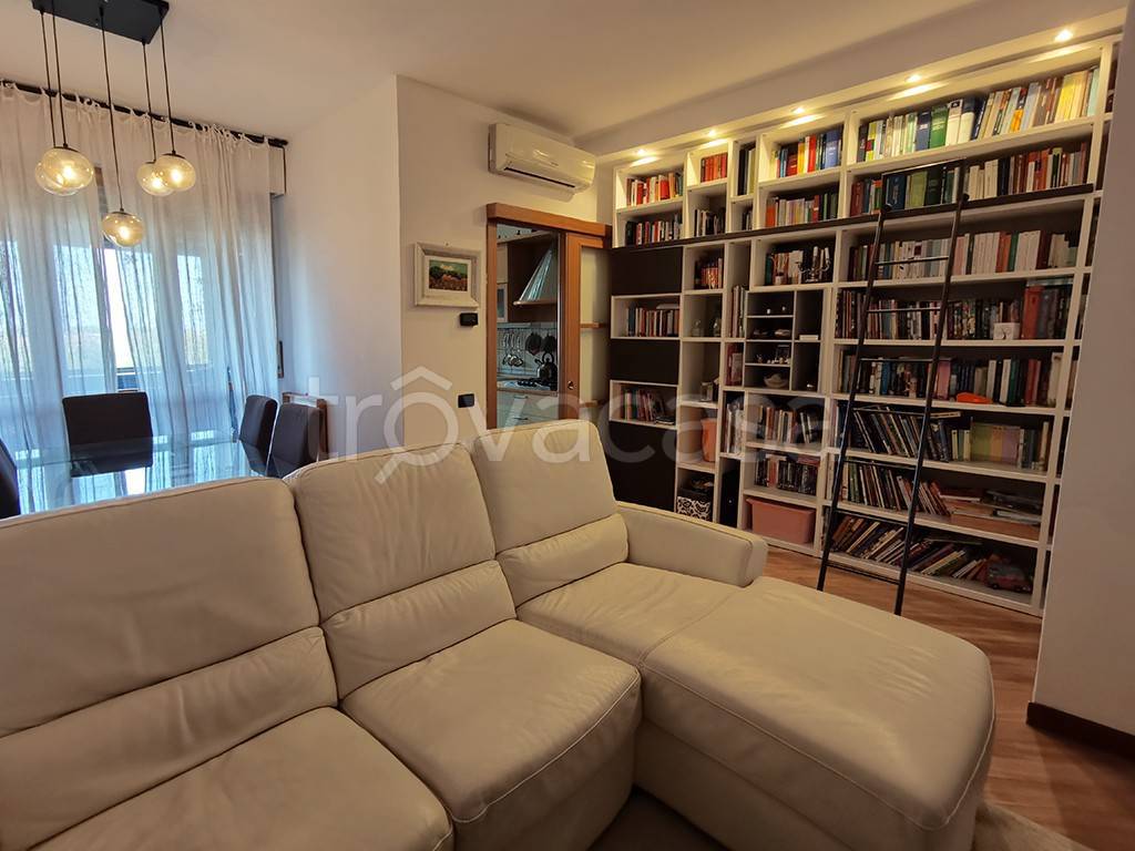 Appartamento in vendita a Settimo Milanese via Giuseppe Di Vittorio, 17