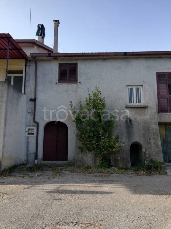 Appartamento in vendita a Castel di Sasso via Defenza