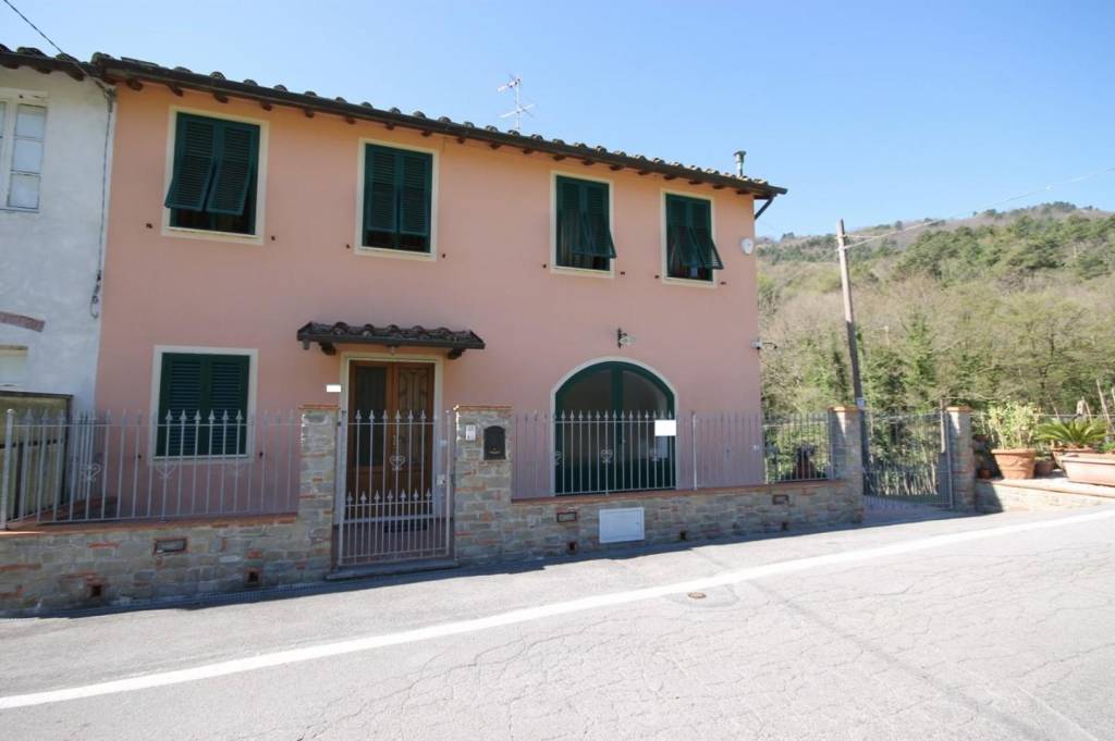 Villa a Schiera in vendita a Lucca via di Mammoli,, 55100